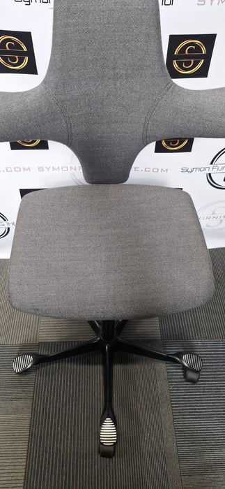 HAG Capisco 8106 / Black Frame / Grey Fabric