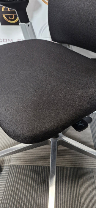 STEELCASE AMIA / FULLY ADJUSTABLE / REFURBISHED