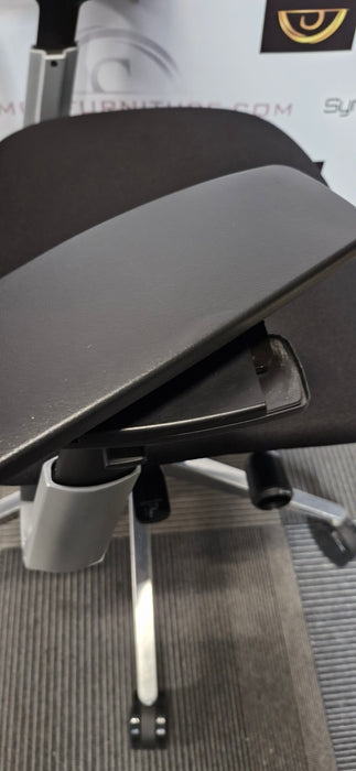 STEELCASE AMIA / FULLY ADJUSTABLE / REFURBISHED