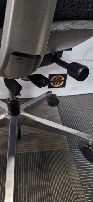 STEELCASE AMIA / FULLY ADJUSTABLE / REFURBISHED
