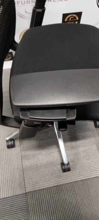 Steelcase Think V2 / 4D arms / FULL SPEC