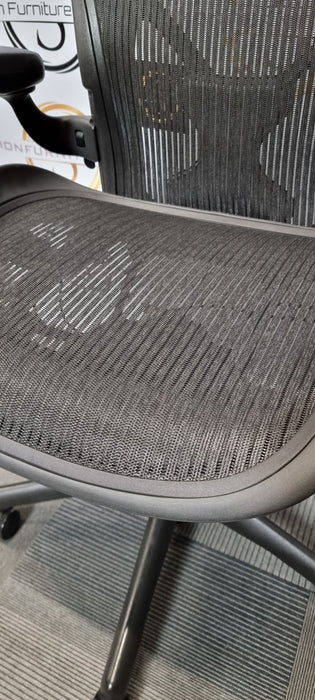 Herman Miller Aeron Size C / FULL SPEC / PostureFit / Headrest / Refurbished