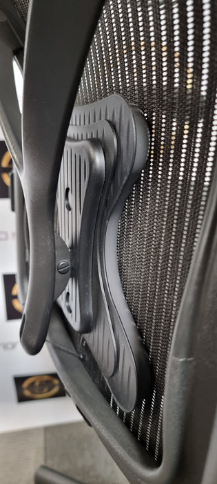 Herman Miller Aeron Size C / FULL SPEC / PostureFit / Headrest / Refurbished