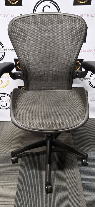 Herman Miller Aeron / Size B / FULL SPEC / Lumbar Support / Tuxedo / Refurbished