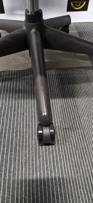 Herman Miller Aeron / Size B / Posture Fit / Blue / Refurbished