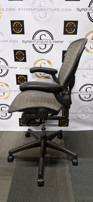 Herman Miller Aeron / Size B / FULL SPEC / Posture Fit / Tuxedo / Refurbished