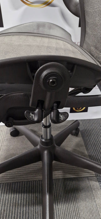 Herman Miller Aeron / Size B / FULL SPEC / Posture Fit / Tuxedo / Refurbished