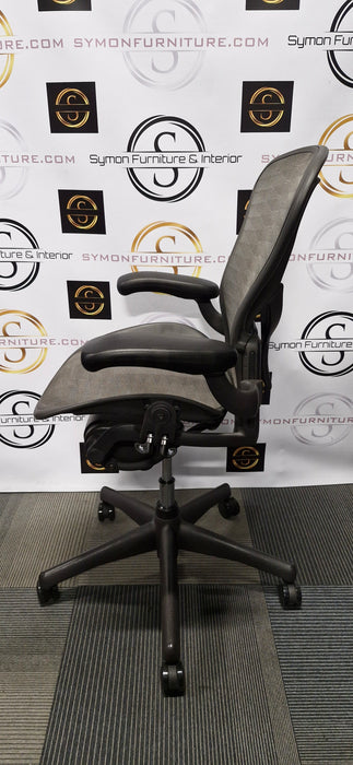 Herman Miller Aeron / Size B / Posture Fit / Tuxedo / Refurbished