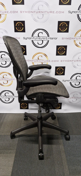 Herman Miller Aeron / Size B / Posture Fit / Tuxedo / Refurbished