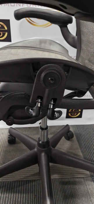 Herman Miller Aeron / Size B / Posture Fit / Tuxedo / Refurbished