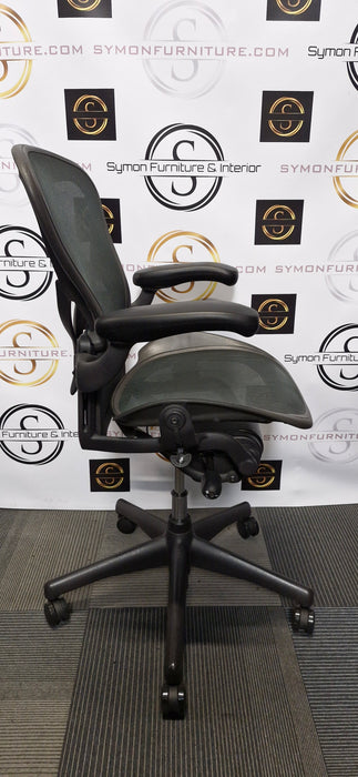 Herman Miller Aeron / Size B / FULL SPEC / Posture Fit / Green / Refurbished