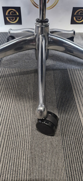 Humanscale Freedom Headrest / Black Leather / Chrome frame