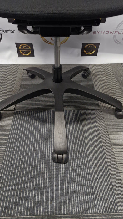 Knoll Generation Chair / REFURBISHED