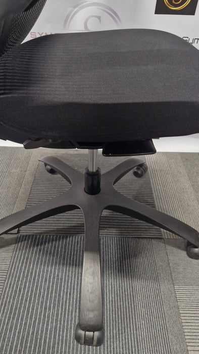 Knoll Generation Chair / REFURBISHED