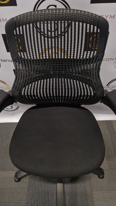 Knoll Generation Chair / REFURBISHED