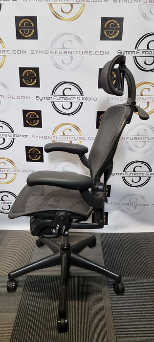Herman Miller Aeron Size C / FULL SPEC / PostureFit / Headrest / Refurbished