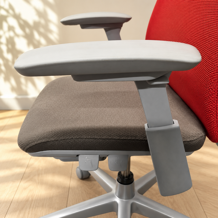 Haworth Fern Red 4D Arms - armrest-detail