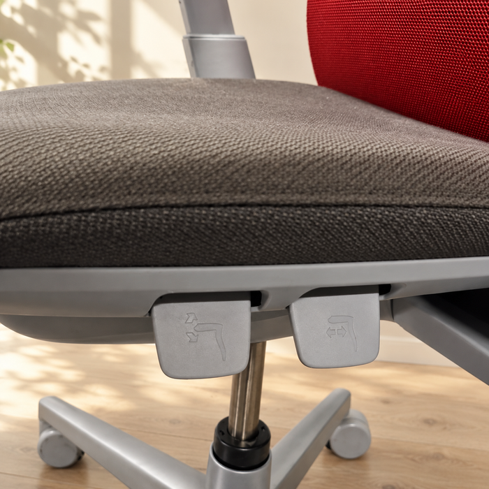 Haworth Fern Red 4D Arms - seat-controls
