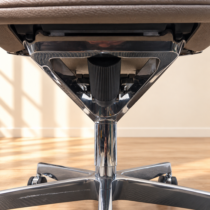 Knoll Leadchair Executive / Taupe / Leather – Gallery photo 7