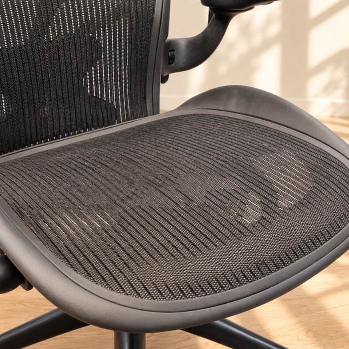 Herman Miller Aeron Size B / FULL SPEC / PostureFit / Headrest /Refurbished – Gallery photo 4