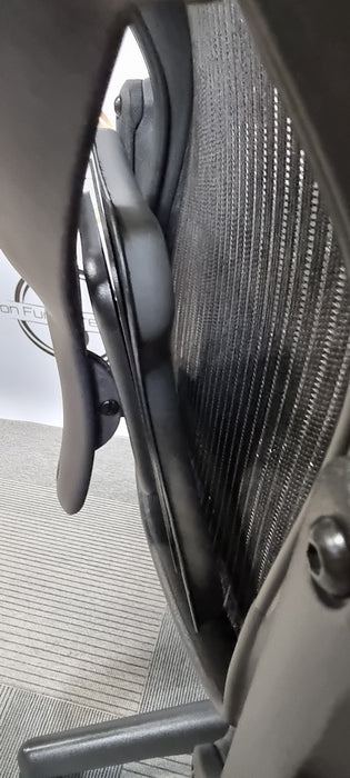 Herman Miller Aeron Size B / FULL SPEC / PostureFit / Headrest /Refurbished